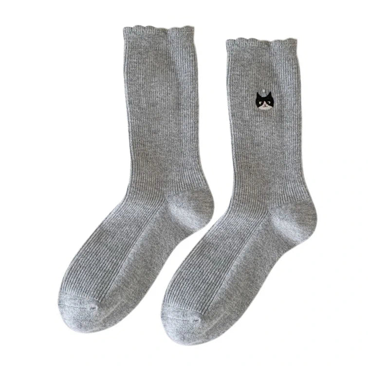 Ladies Socks | Scalloped Ribbed Cat Embroidery – Light Grey