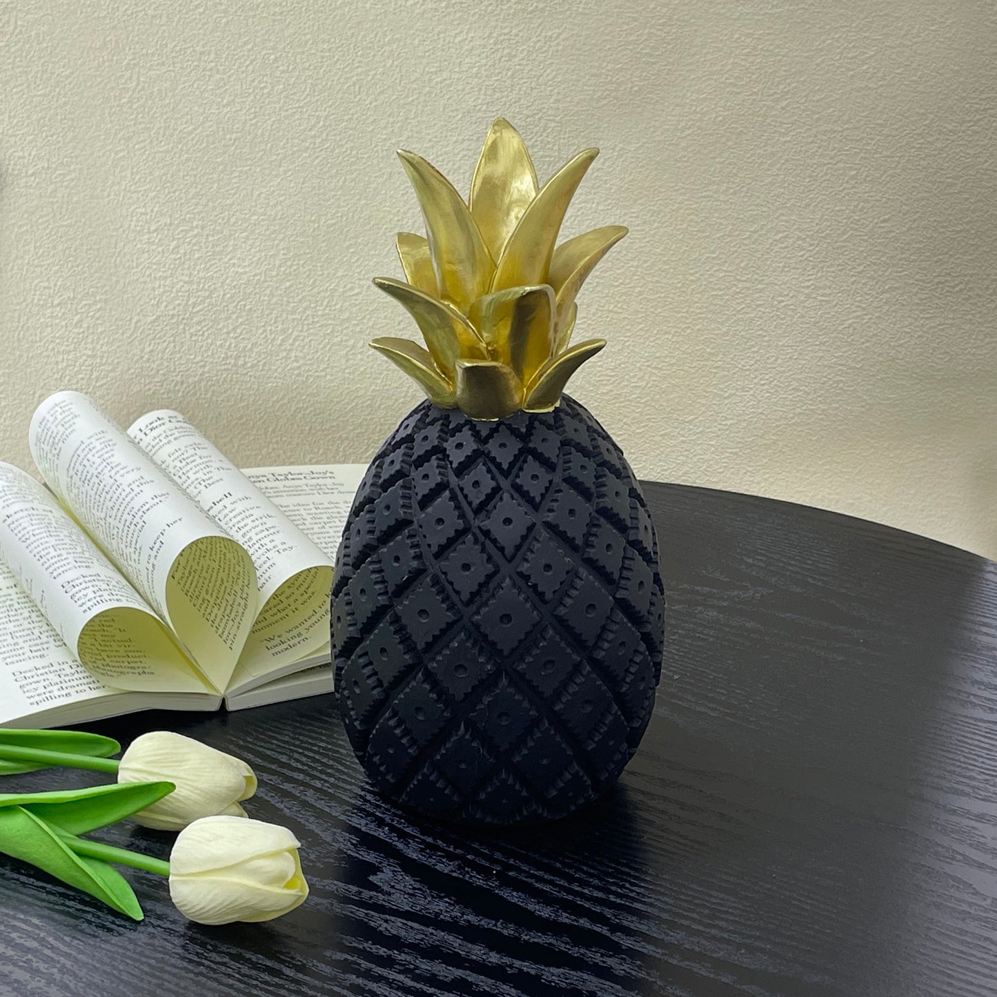 【Pre-order: 30-day lead time | MOQ: 120 units】 Resin Pineapple Sculpture | Black/White, Small/Large | Home Decor