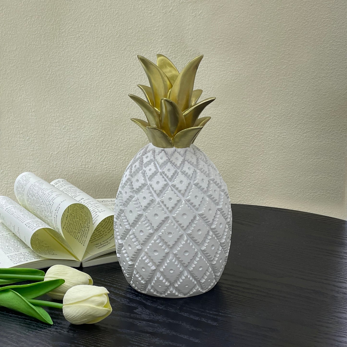 【Pre-order: 30-day lead time | MOQ: 120 units】 Resin Pineapple Sculpture | Black/White, Small/Large | Home Decor