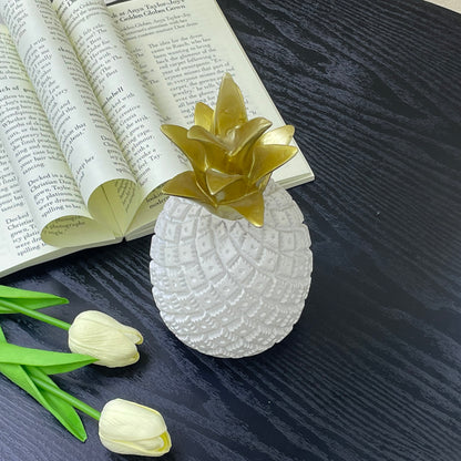 【Pre-order: 30-day lead time | MOQ: 120 units】 Resin Pineapple Sculpture | Black/White, Small/Large | Home Decor