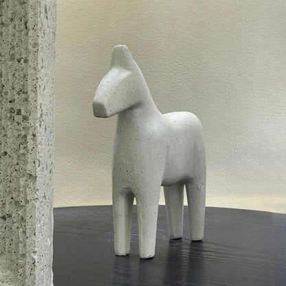 【Pre-order: 30-day lead time | MOQ: 120 units】Minimalist Resin Horse Sculpture | Black/White | Artistic Home Collection