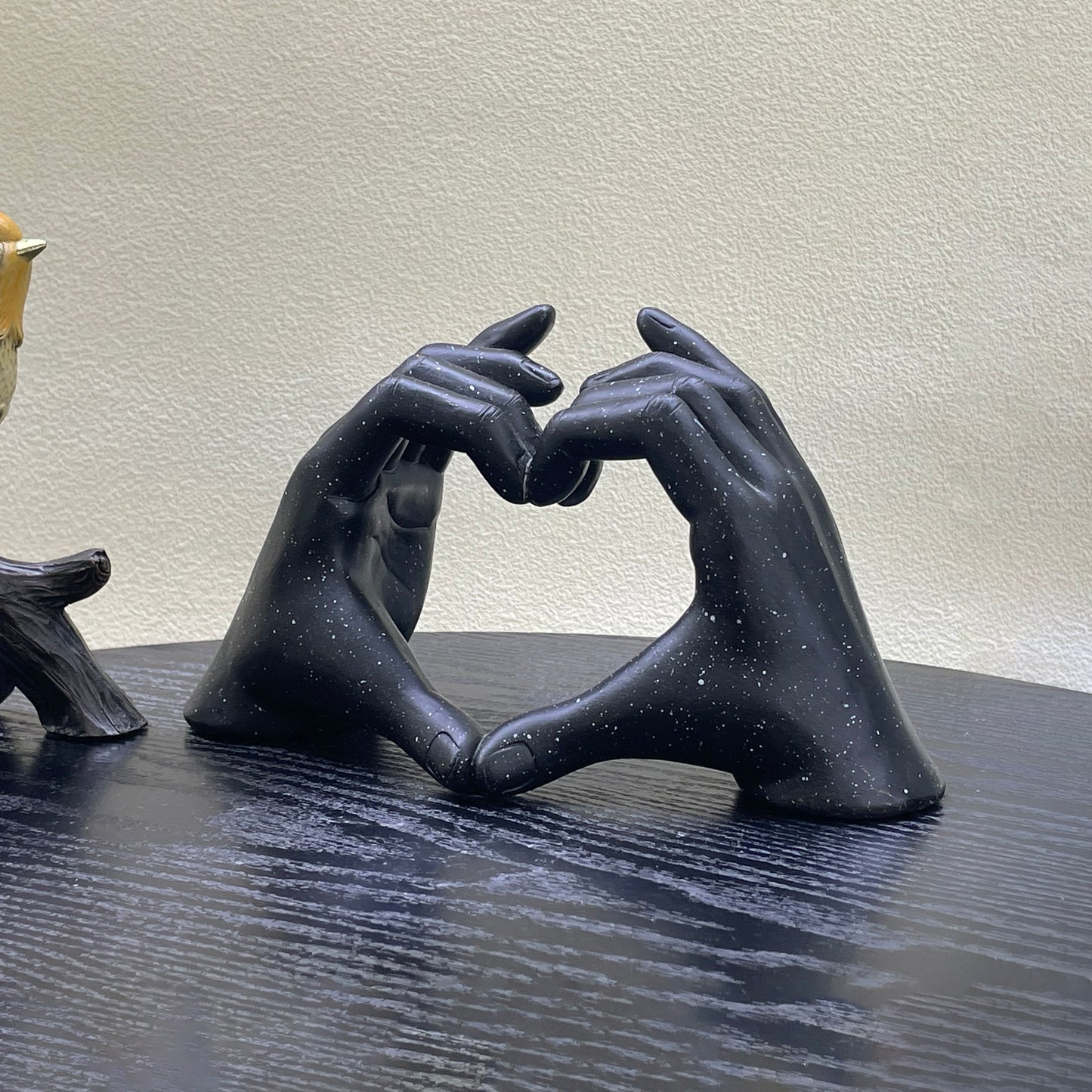 【Pre-order: 30-day lead time | MOQ: 120 units】Resin Heart-Hand Sculptures | black/cream/gold color | Artistic Home Collection