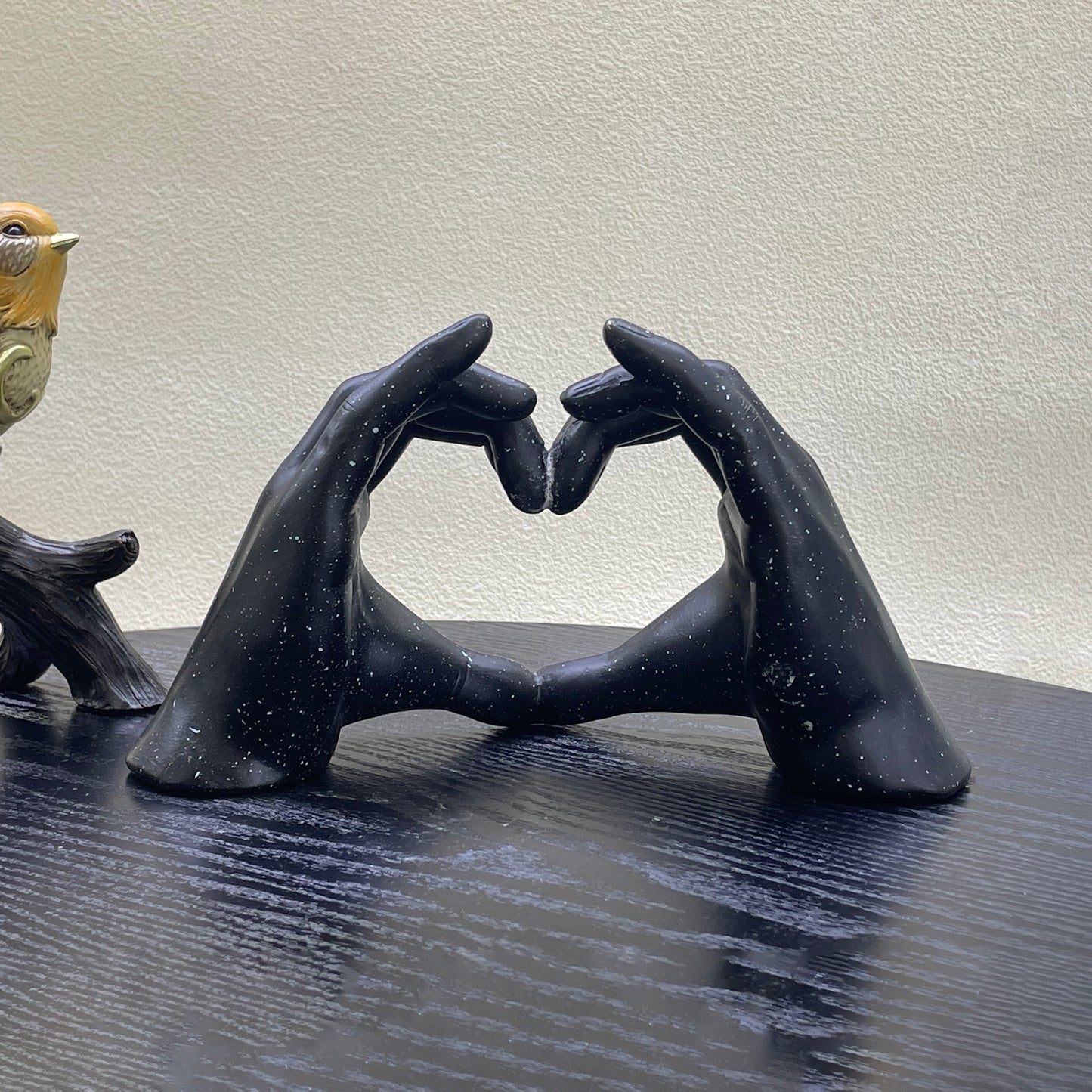 【Pre-order: 30-day lead time | MOQ: 120 units】Resin Heart-Hand Sculptures | black/cream/gold color | Artistic Home Collection