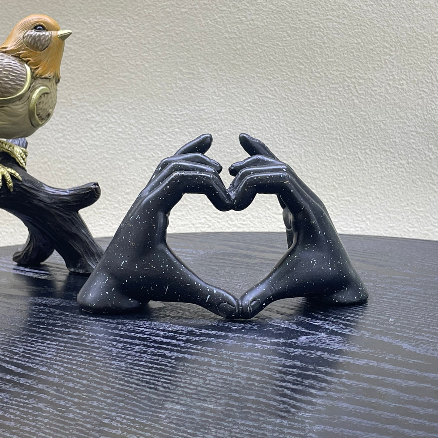 【Pre-order: 30-day lead time | MOQ: 120 units】Resin Heart-Hand Sculptures | black/cream/gold color | Artistic Home Collection