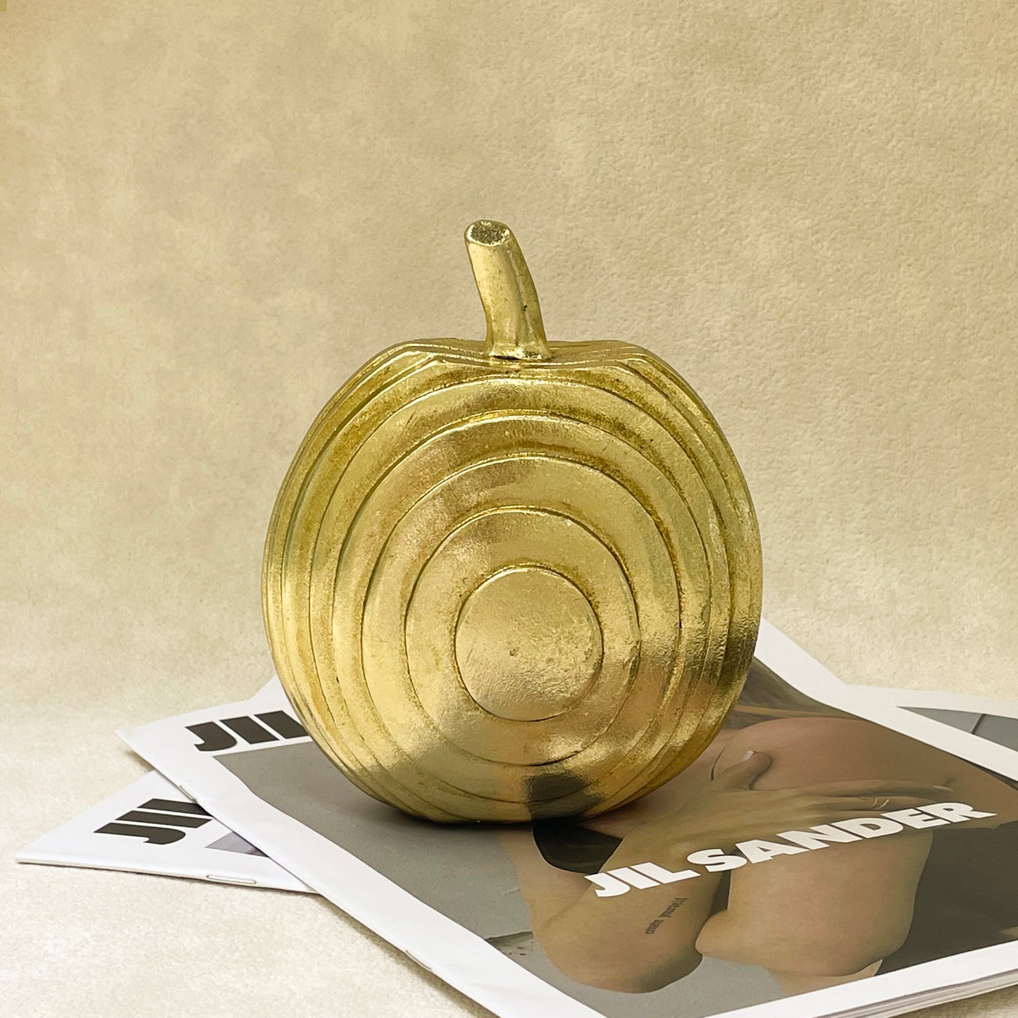 【Pre-order: 30-day lead time | MOQ: 120 units】Gold color Spiral-Textured Fruit Sculptures | Pear & Apple | Artistic Home Collection