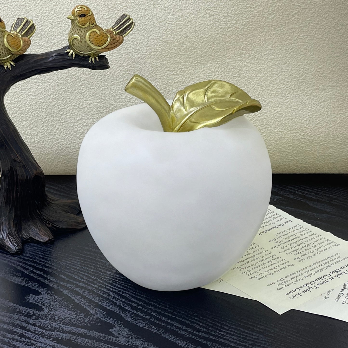 【Pre-order: 30-day lead time | MOQ: 120 units】 Stylish Home Décor Black Apple Ornament