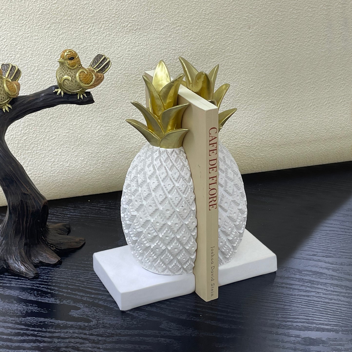 【Pre-order: 30-day lead time | MOQ: 120 units】Resin Pineapple Bookends | Black/White | Artistic Home Collection
