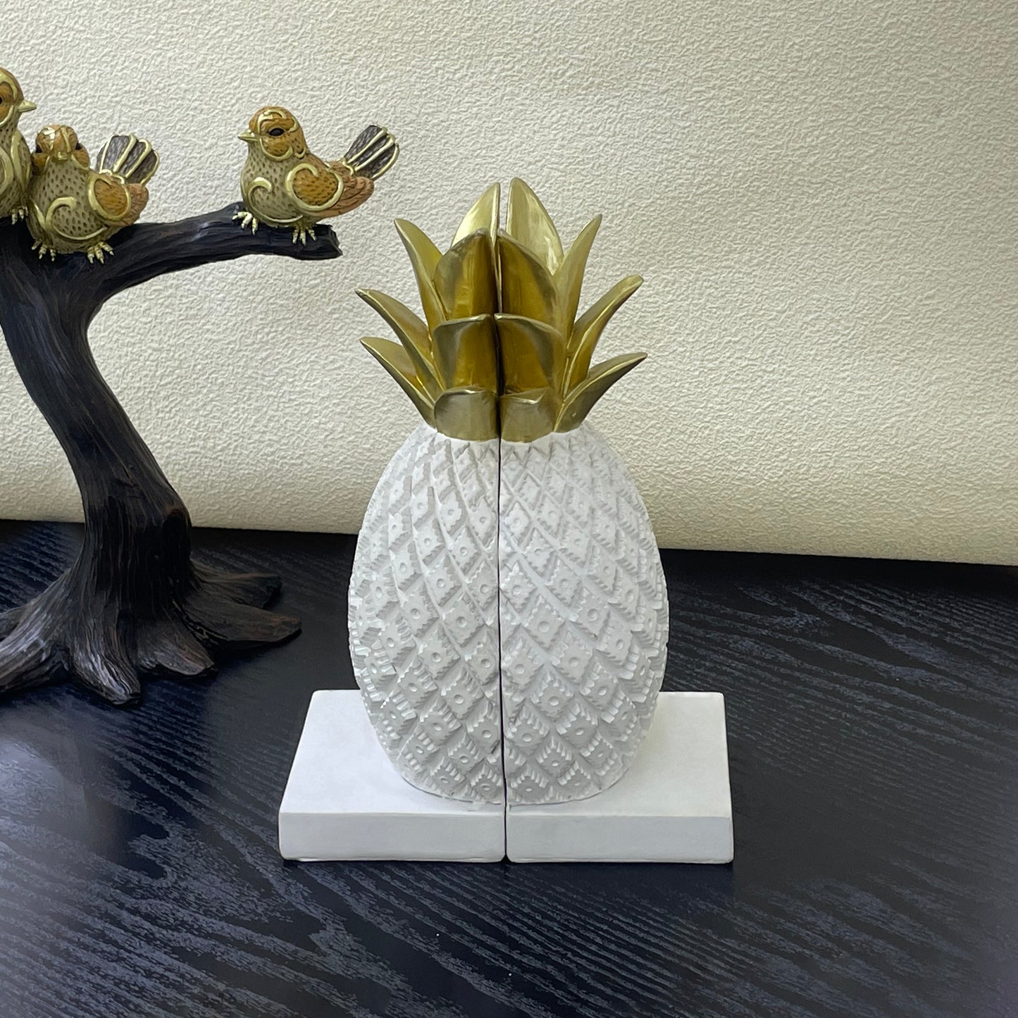 【Pre-order: 30-day lead time | MOQ: 120 units】Resin Pineapple Bookends | Black/White | Artistic Home Collection