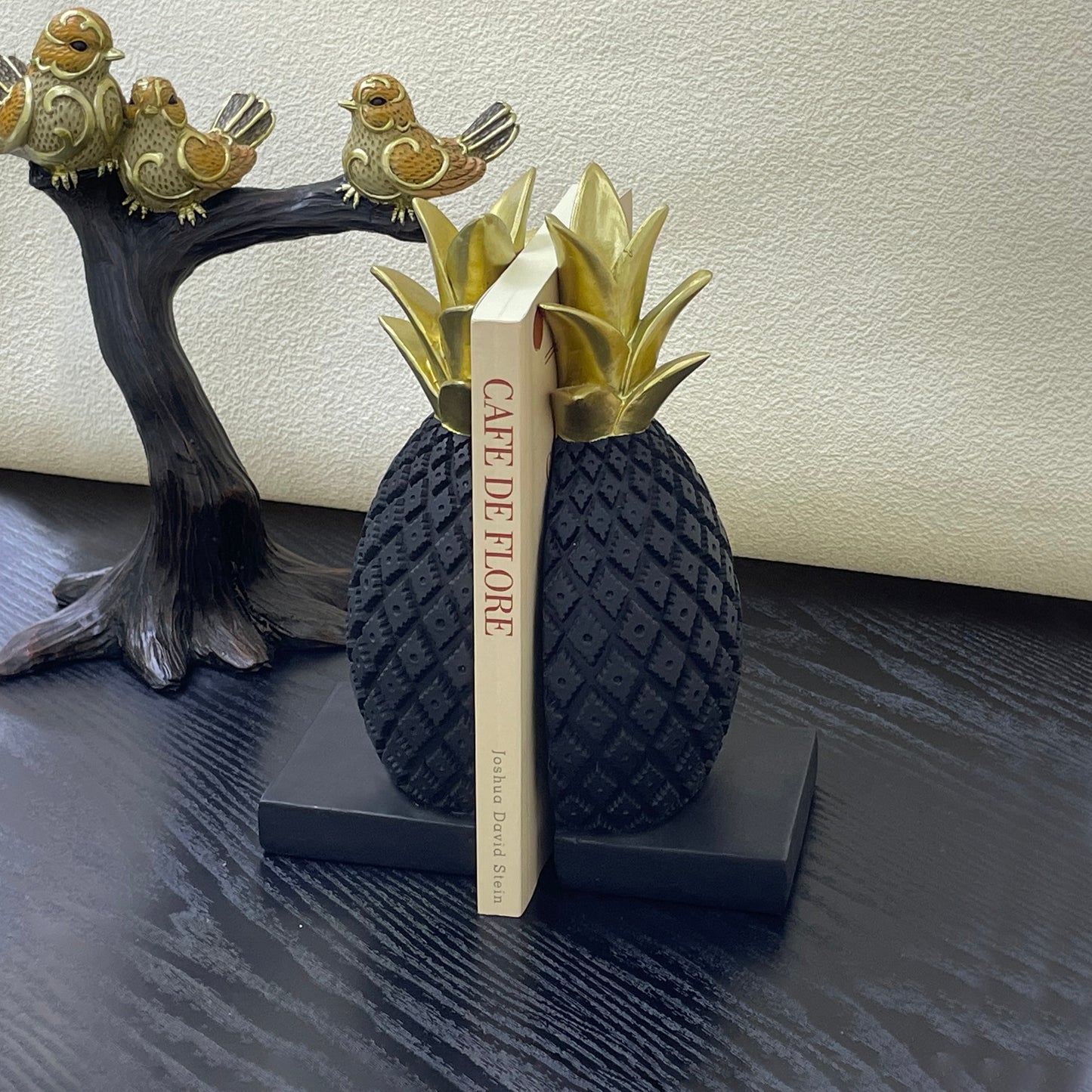 【Pre-order: 30-day lead time | MOQ: 120 units】Resin Pineapple Bookends | Black/White | Artistic Home Collection