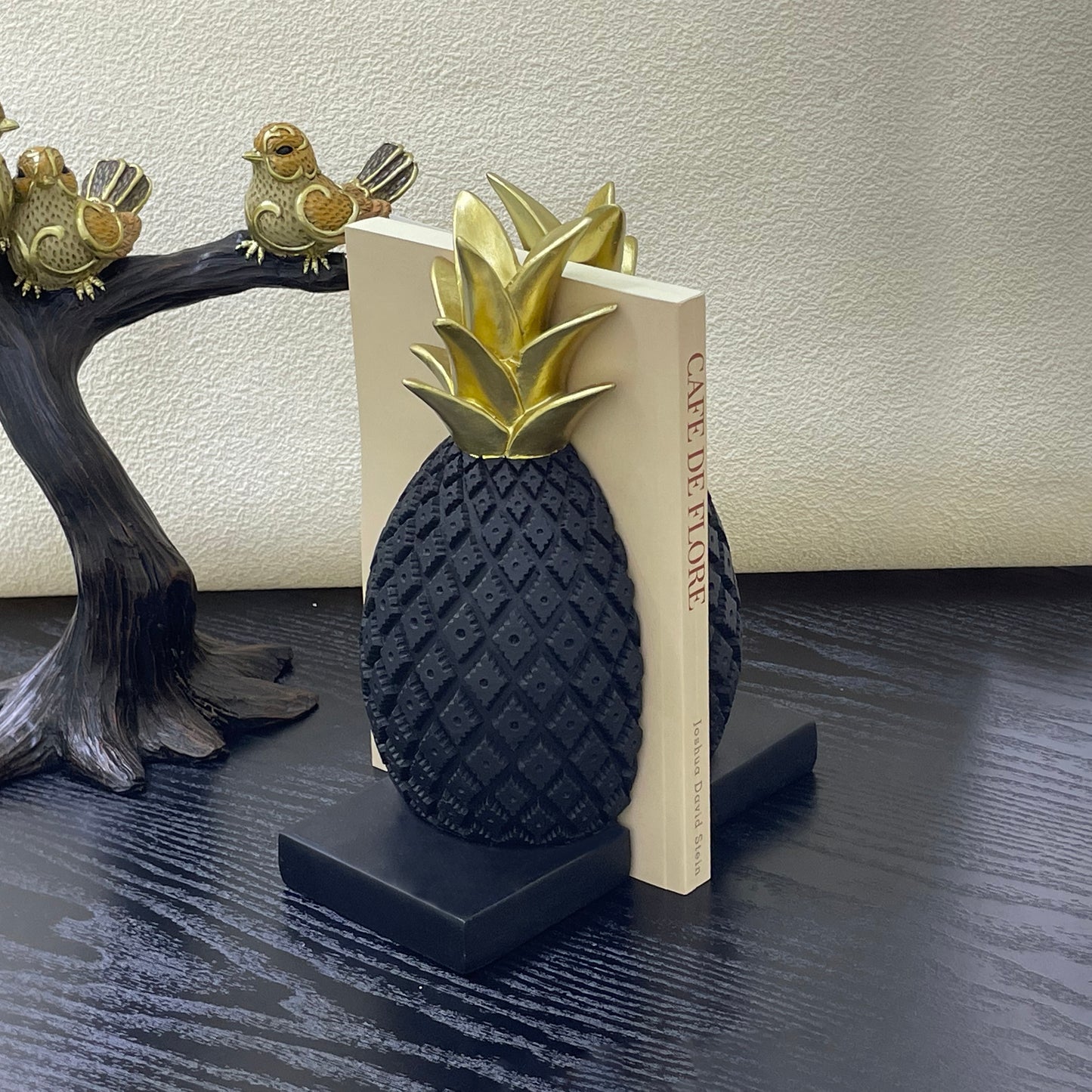 【Pre-order: 30-day lead time | MOQ: 120 units】Resin Pineapple Bookends | Black/White | Artistic Home Collection