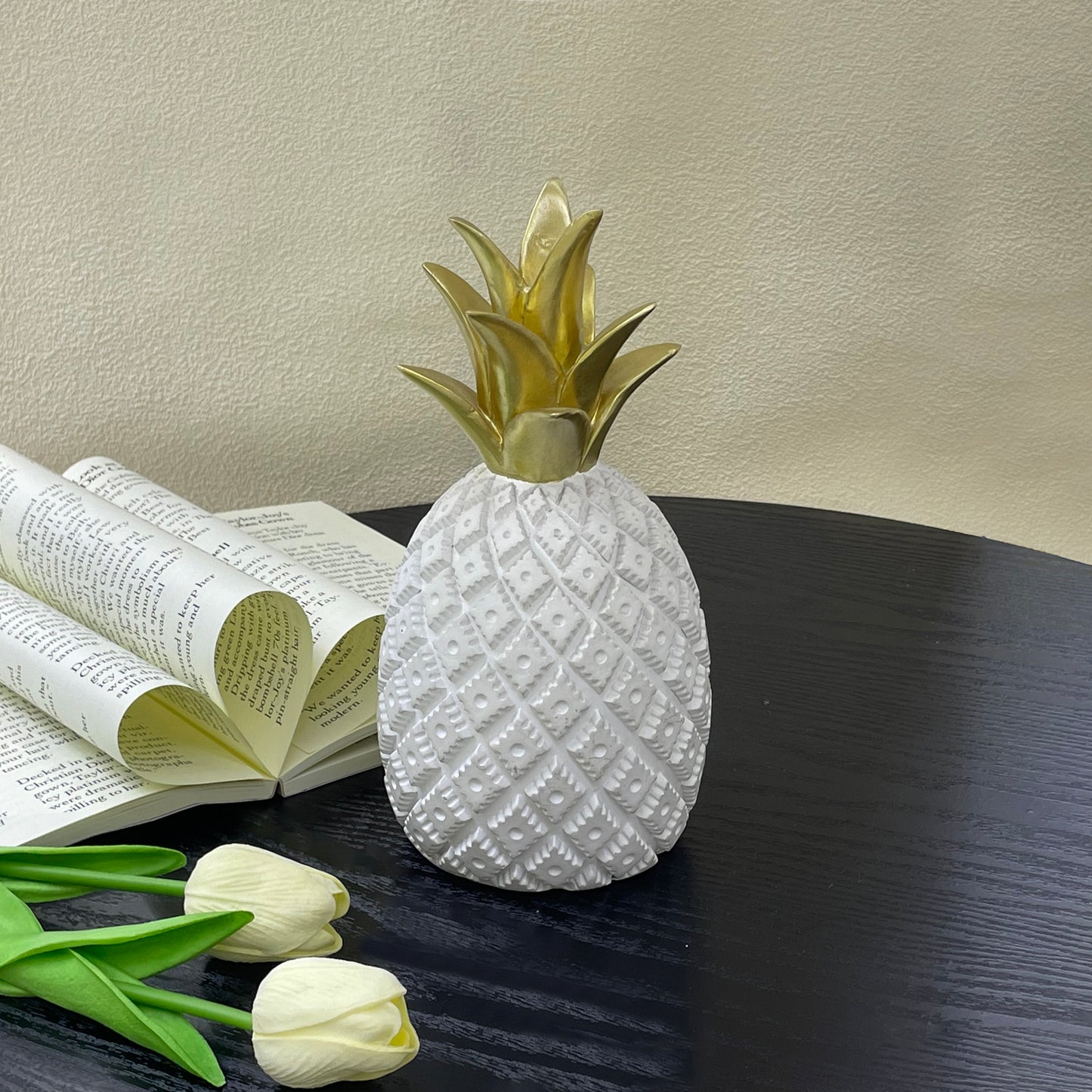 【Pre-order: 30-day lead time | MOQ: 120 units】 Resin Pineapple Sculpture | Black/White, Small/Large | Home Decor
