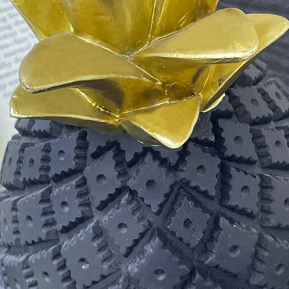 【Pre-order: 30-day lead time | MOQ: 120 units】 Resin Pineapple Sculpture | Black/White, Small/Large | Home Decor