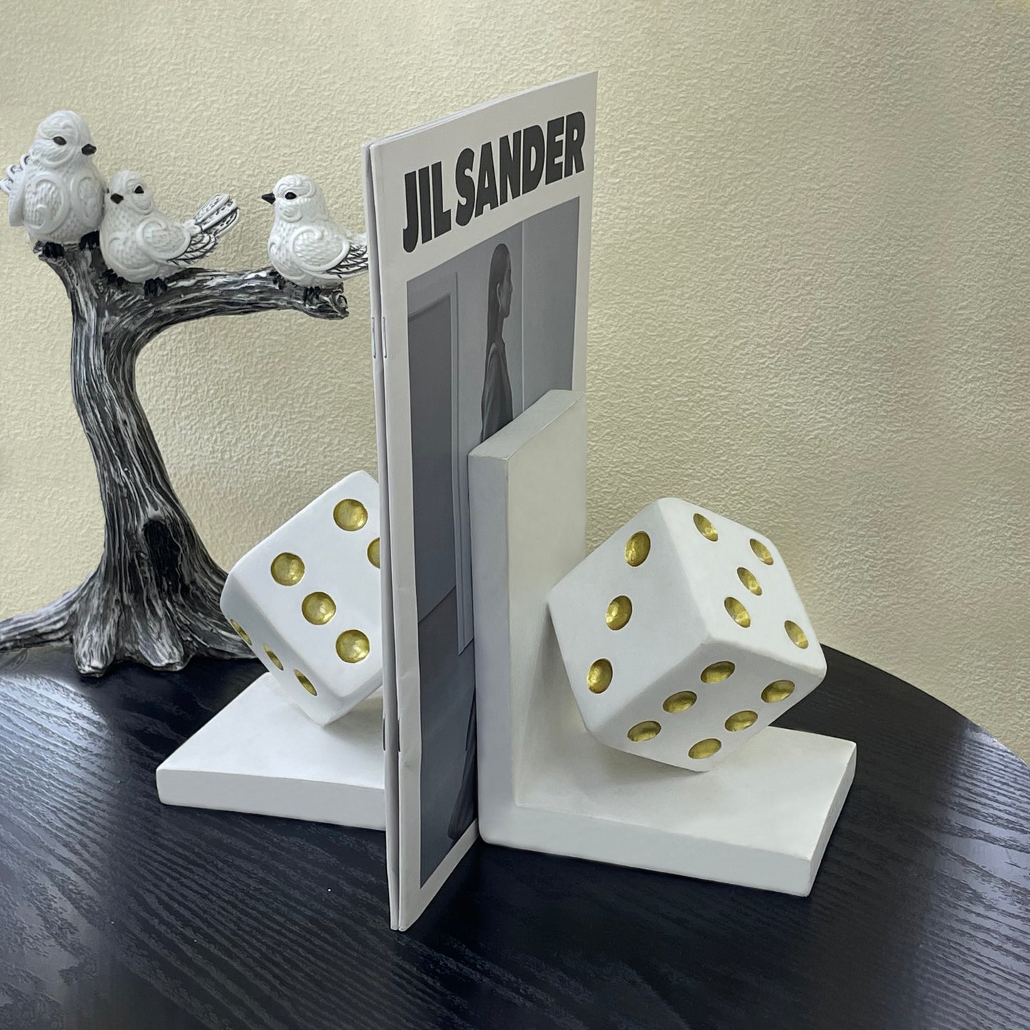 【Pre-order: 30-day lead time | MOQ: 120 units】Resin Dice Bookends | Black/White | Artistic Home Collection