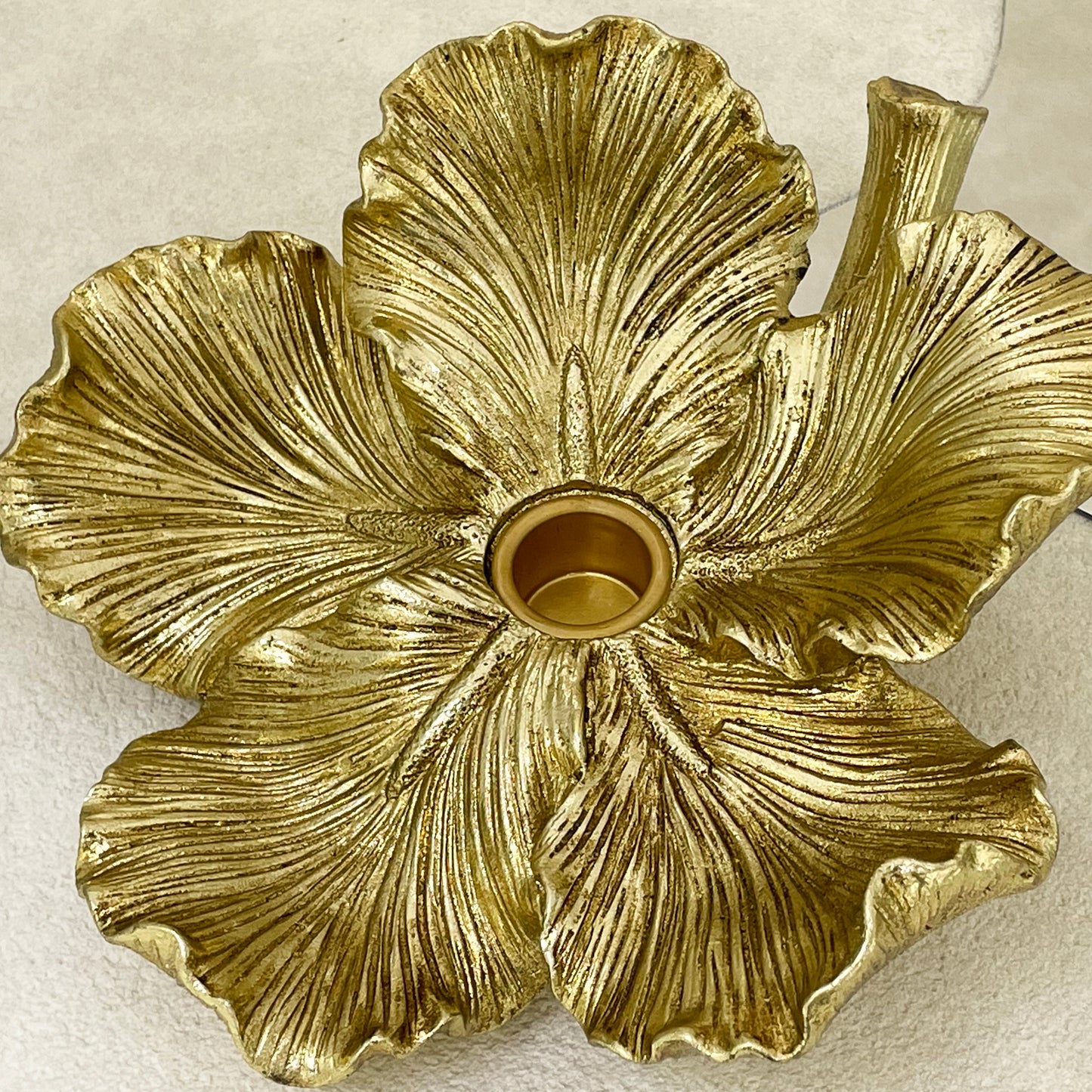 【Pre-order: 30-day lead time | MOQ: 120 units】Gold color Five - Petal Flower Resin Candle Holder | Artistic Home Collection