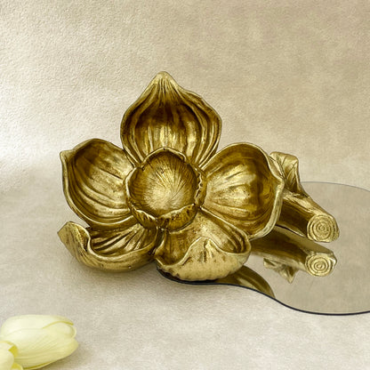 【Pre-order: 30-day lead time | MOQ: 120 units】Gold color Lotus - Shaped Resin Candle Holder | Artistic Home Collection
