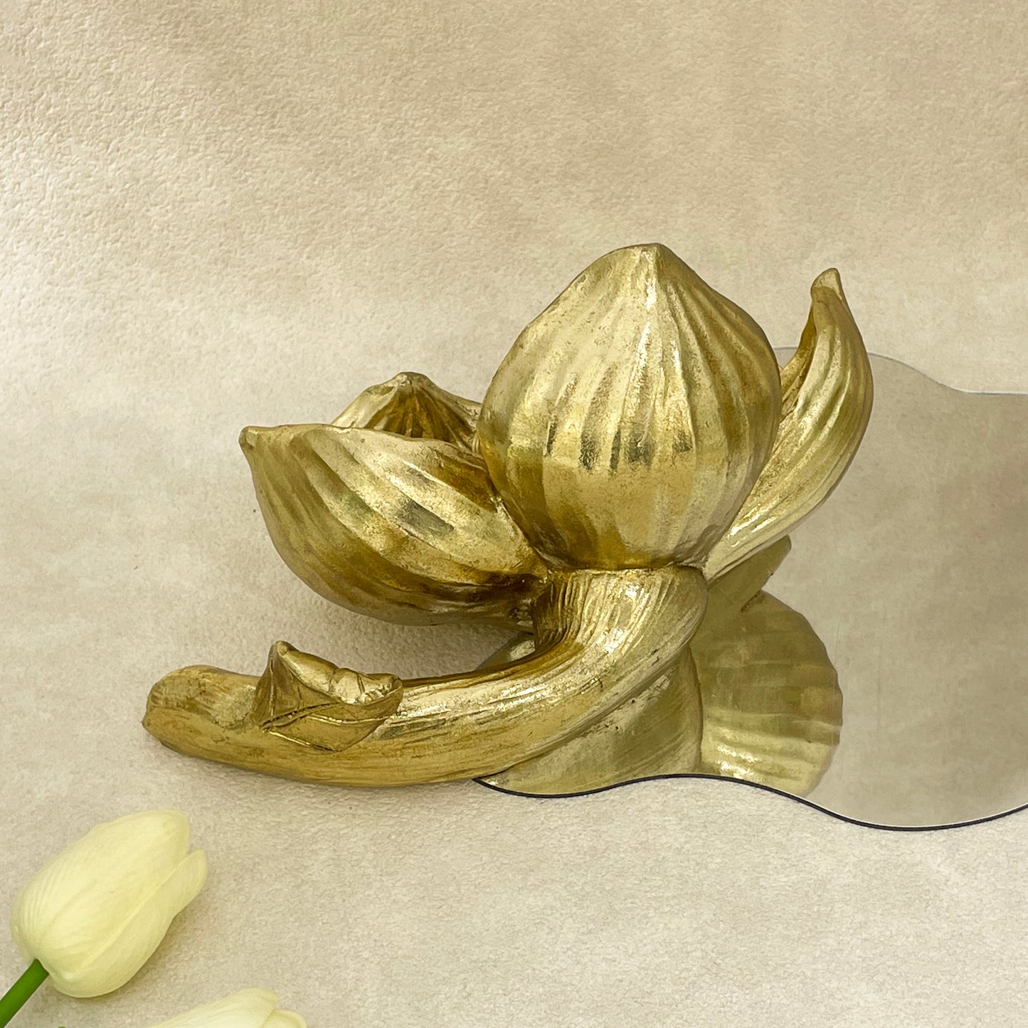 【Pre-order: 30-day lead time | MOQ: 120 units】Gold color Lotus - Shaped Resin Candle Holder | Artistic Home Collection