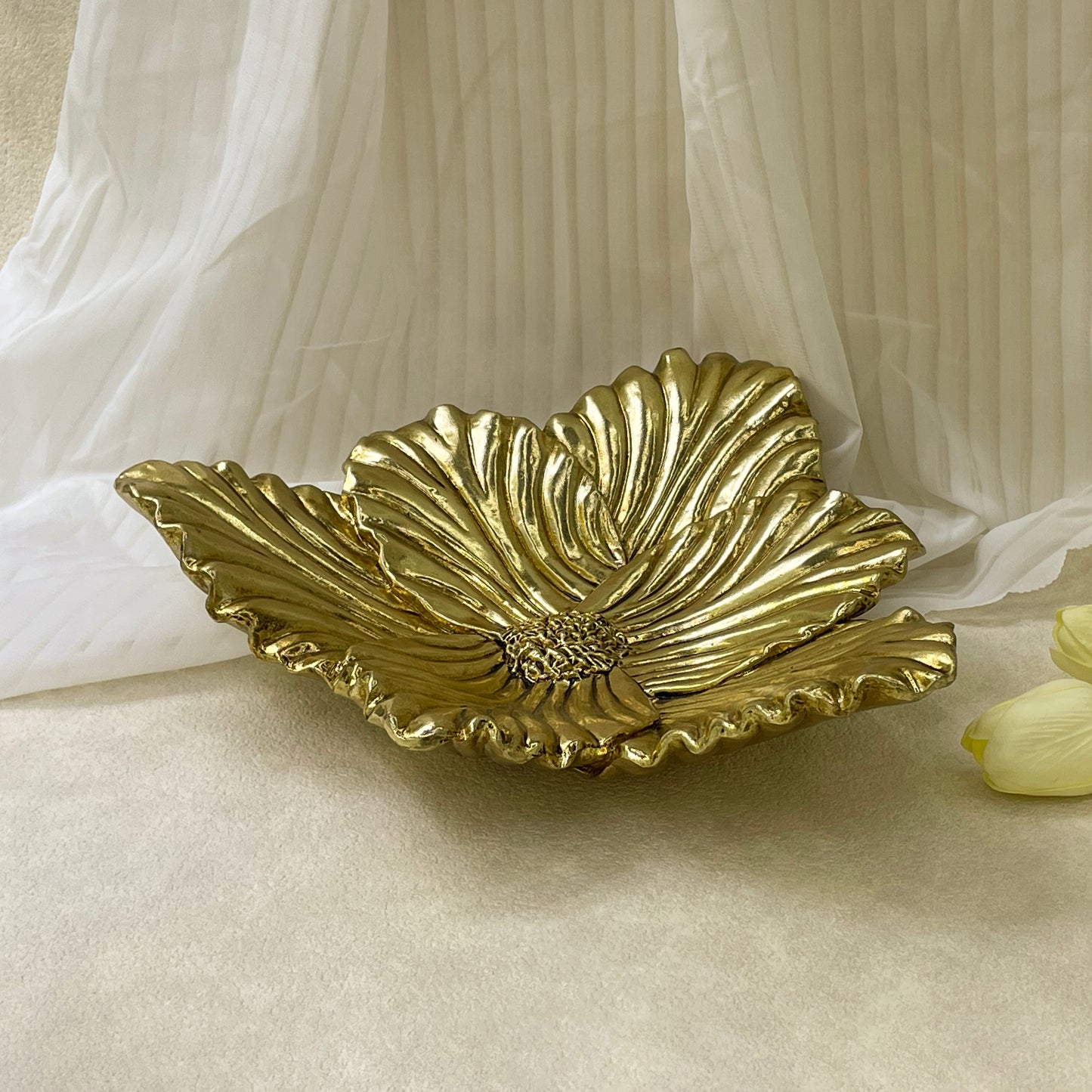 【Pre-order: 30-day lead time | MOQ: 120 units】Gold color Floral-Petal Resin Tray | Artistic Home Collection