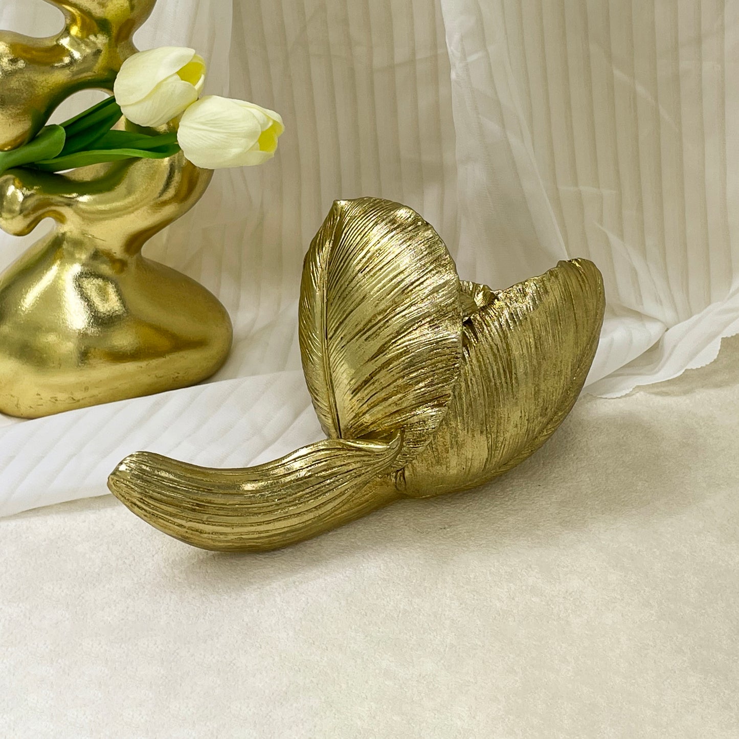 【Pre-order: 30-day lead time | MOQ: 120 units】Gold color Tulip - Shaped Resin Candle Holder | Artistic Home Collection