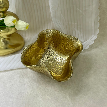 【Pre-order: 30-day lead time | MOQ: 120 units】Gold color Hammered Petal Resin Tray | Artistic Home Collection