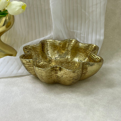 【Pre-order: 30-day lead time | MOQ: 120 units】Gold color Petal - Shaped Resin Tray | Artistic Home Collection