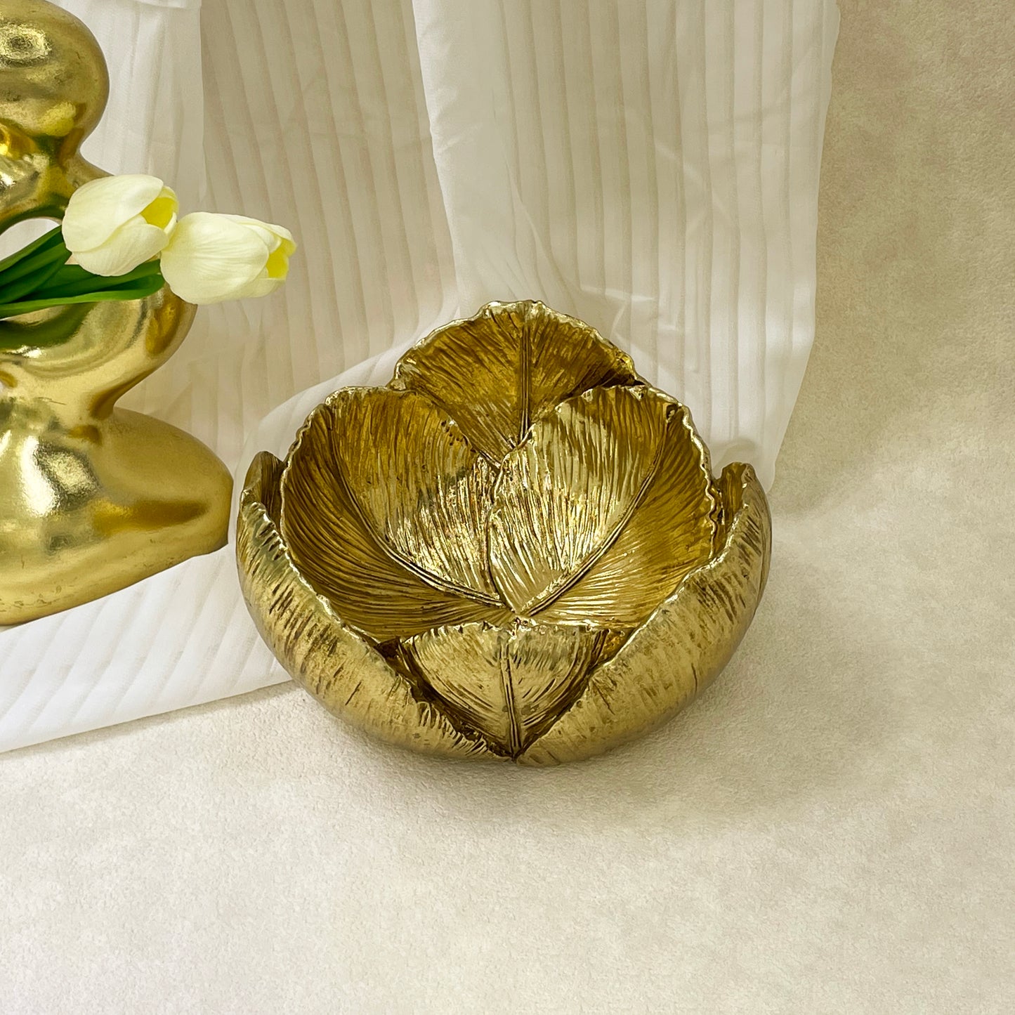 【Pre-order: 30-day lead time | MOQ: 120 units】Gold color Petal-Textured Resin Tray | Artistic Home Collection