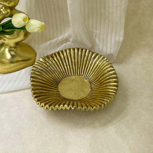 【Pre-order: 30-day lead time | MOQ: 120 units】Gold color Radiant-Ridged Resin Tray | Artistic Home Collection