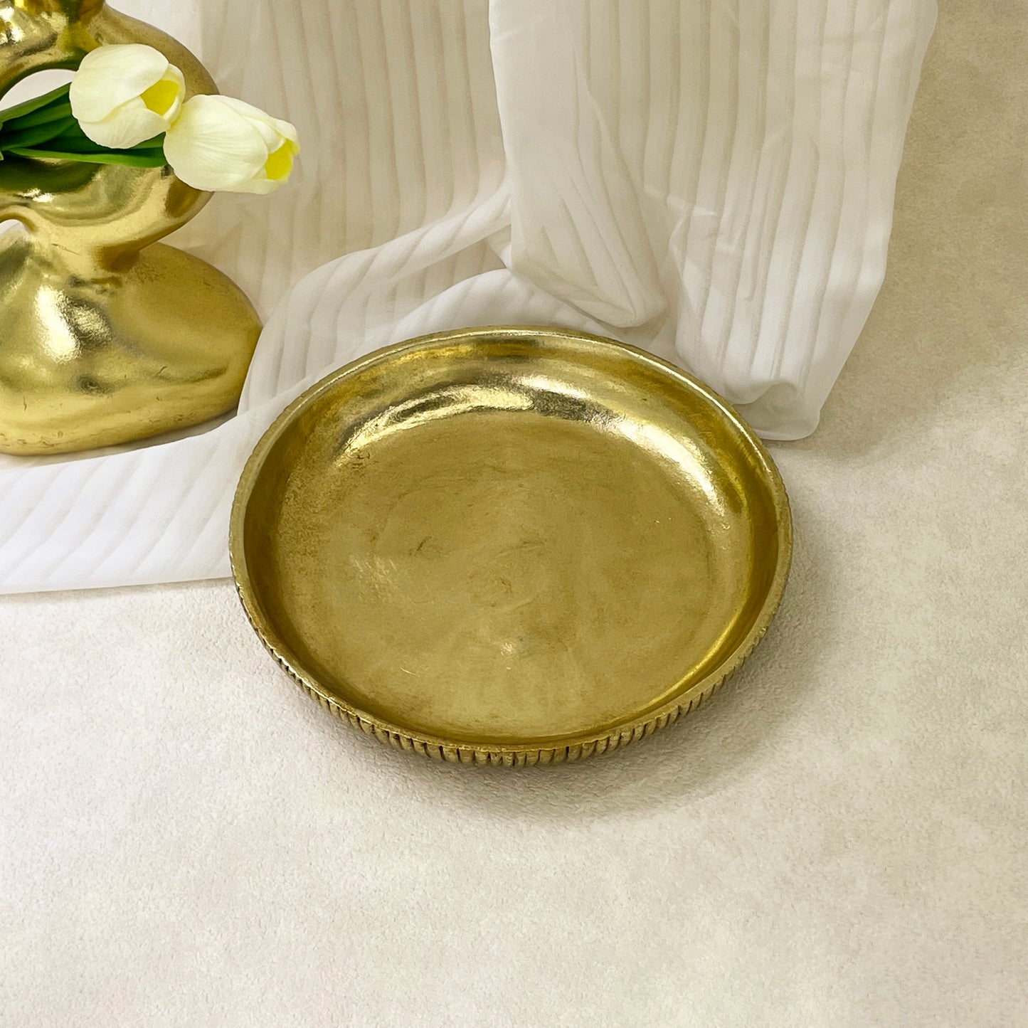 【Pre-order: 30-day lead time | MOQ: 120 units】Gold Color Ribbed Round Resin Tray | Artistic Home Collection