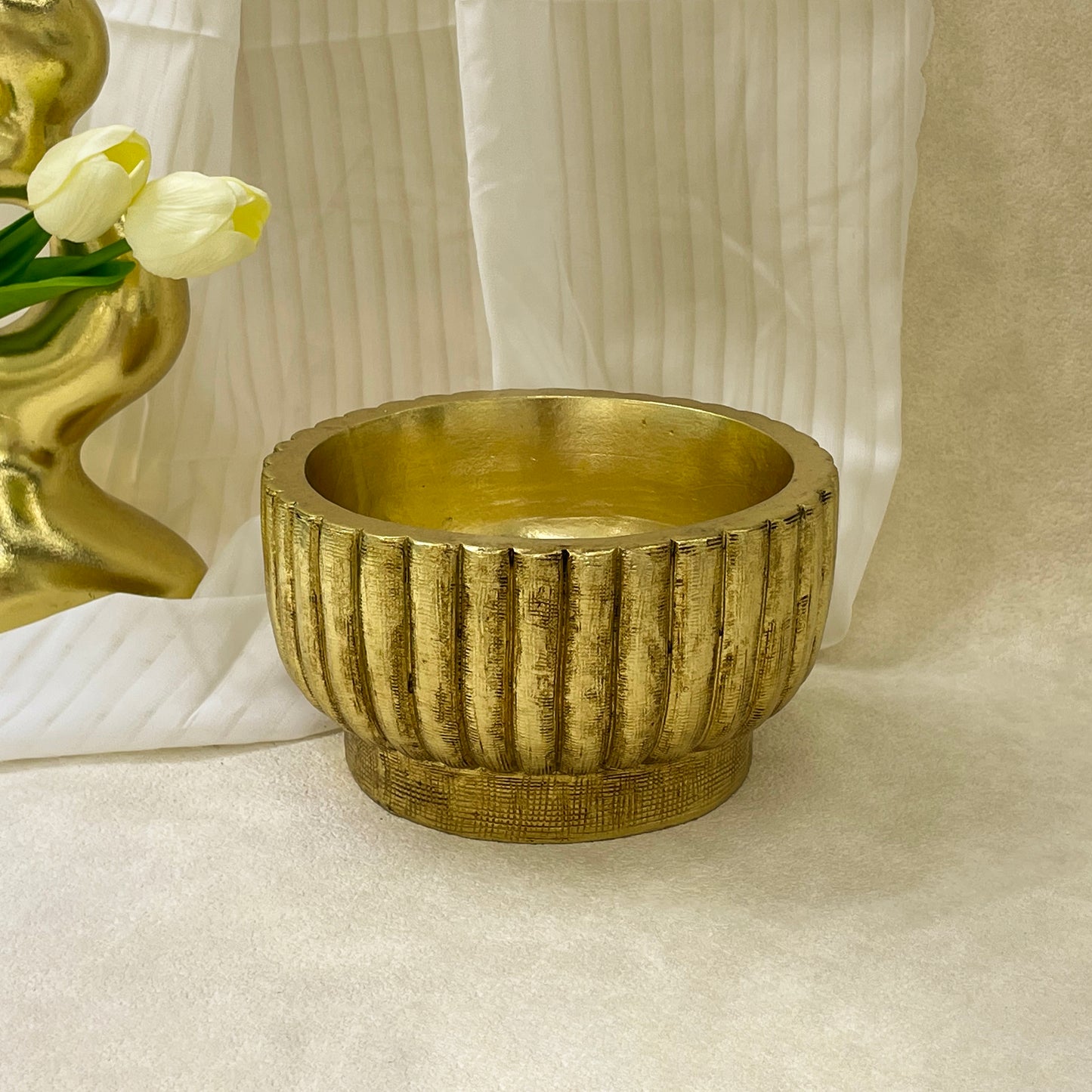 【Pre-order: 30-day lead time | MOQ: 120 units】Gold color Fluted Pedestal Resin Tray | Artistic Home Collection