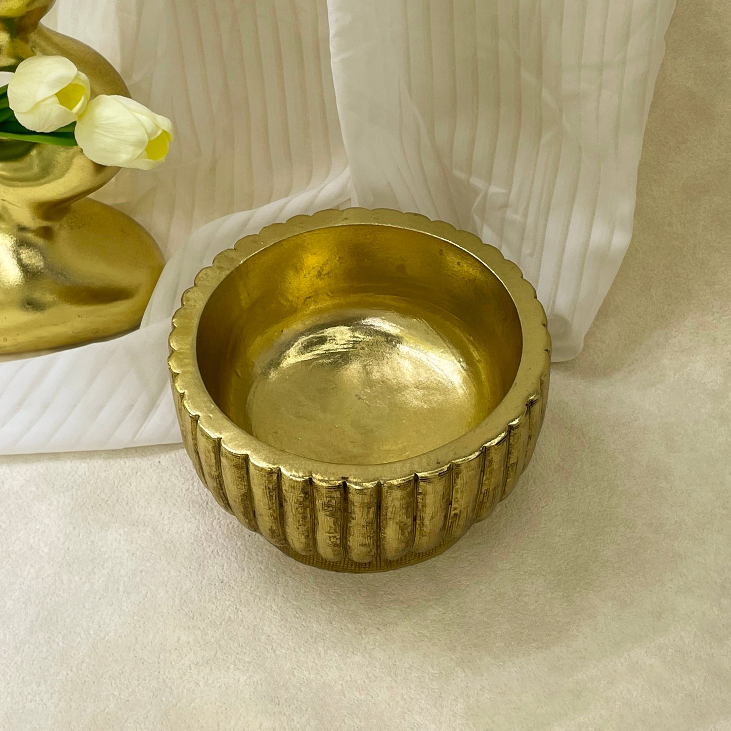 【Pre-order: 30-day lead time | MOQ: 120 units】Gold color Fluted Pedestal Resin Tray | Artistic Home Collection