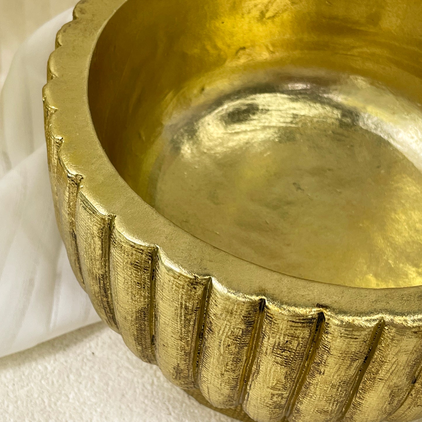 【Pre-order: 30-day lead time | MOQ: 120 units】Gold color Fluted Pedestal Resin Tray | Artistic Home Collection