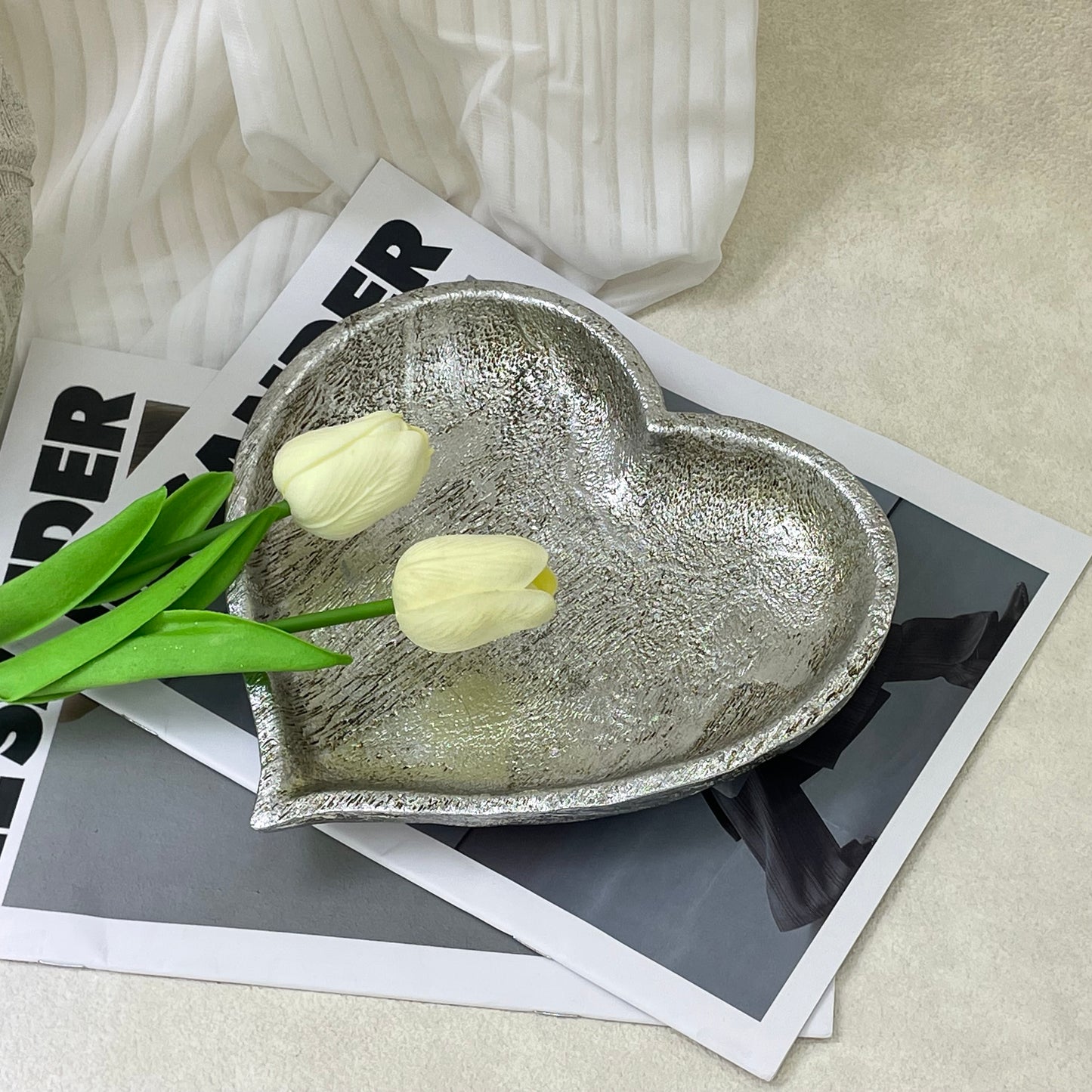 【Pre-order: 30-day lead time | MOQ: 120 units】Gold - Toned & Silver - Toned Heart - Shaped Resin Trays | Small/Medium/Large | Artistic Home Collection